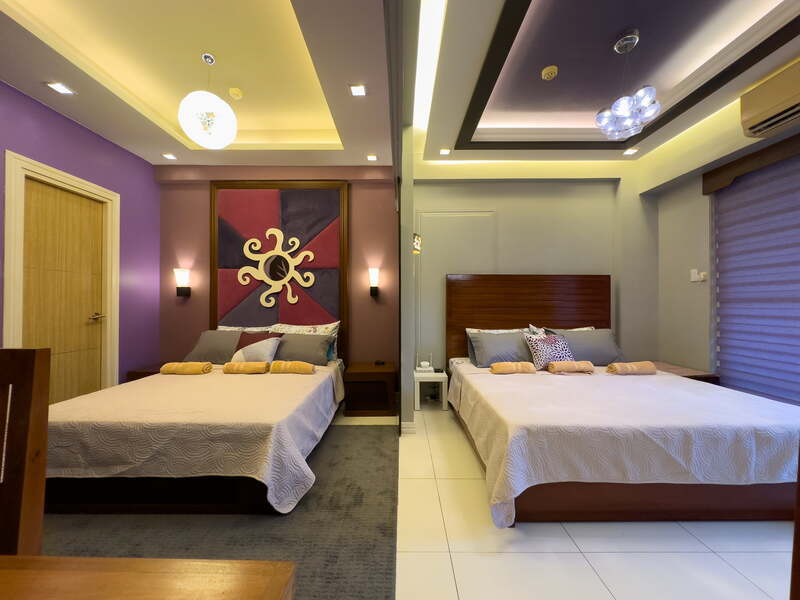 1 queen & 1 king bed